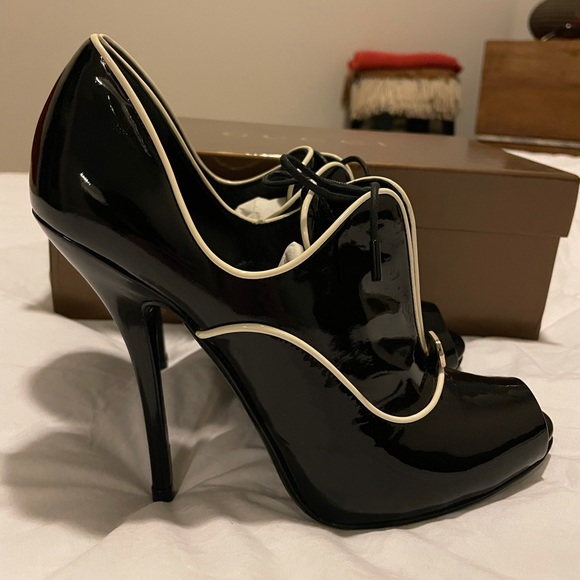 Gucci Black Patent Leather Newton Ankle Peep Toe Booties - NEW - Picture 7 of 12